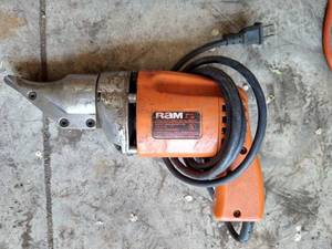 lot 454 image: Electric Sheet Metal Shear