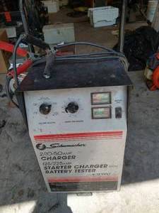 lot 456 image: Battery Charger