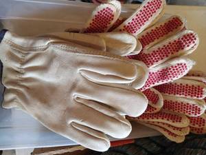 lot 489 image: Leather & Gardening Gloves