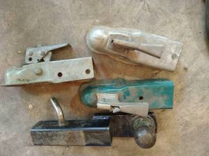 lot 491 image: Bucket of Balls & Hitch Couplers