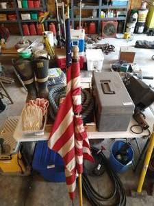 lot 497 image: Two Outdoor American Flags