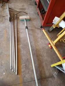 lot 512 image: Roof Snow Shovel & Broom