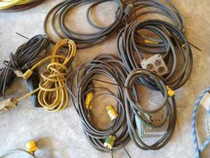 lot 516 image: Eight Electrical Cords