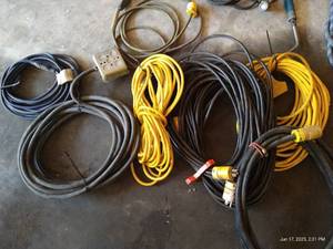 lot 521 image: Seven Heavy Duty Electrical Cords