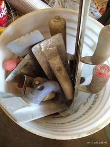 lot 522 image: Bucket of Cement Trowels