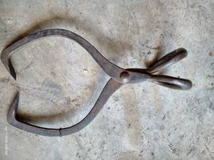 lot 540 image: Vintage Ice Grabber