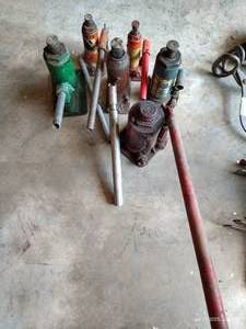 lot 541 image: Six Bottle Jacks