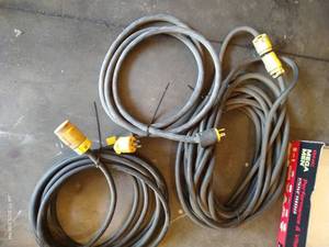 lot 552 image: Three Heavy Duty Extension Cords