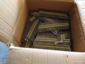 lot 577 image: Milwaukee Full Round Framing Nails