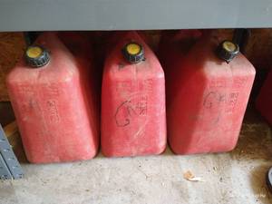 lot 582 image: 3 Five Gallon Gas Cans