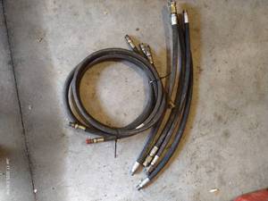 lot 585 image: Seven Hydraulic Hoses