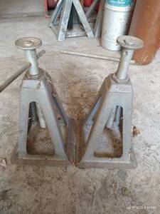 lot 601 image: Light Duty Jack Stands
