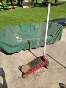 lot 607 image: Service Jack-Heavy Duty 3 12 Ton