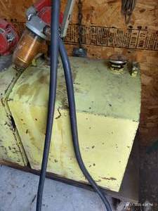 lot 610 image: Right Side Gas Tank w Pistol Hand Pump