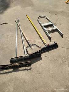 lot 612 image: Brooms, Shovel, Stepstool