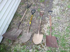 lot 616 image: Four Shovels