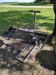 lot 300C image: Pittsburgh 300lb MowerATV Jack