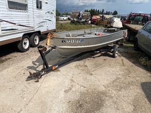 lot 7 image: 1973 Alumacraft fishing boat