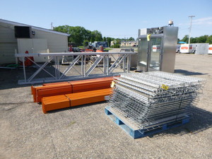 lot 3 image: Pallet Racking