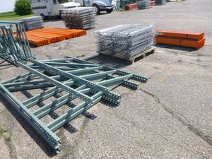 lot 4 image: Pallet Racking