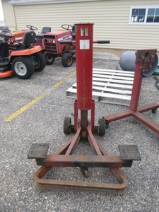 lot 13 image: Heavy Duty Floor Jack