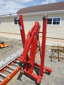 lot 25 image: Strongway 2 Ton Hydraulic Engine Hoist with Load Leveler