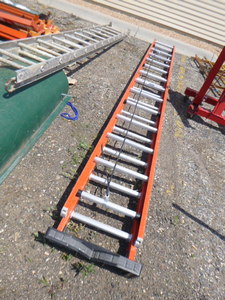 lot 27 image: Louisville Extension Ladder