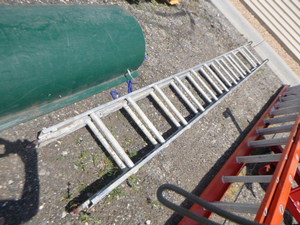 lot 28 image: Aluminum Extension Ladder