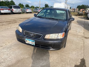 lot 13 image: 2000 Toyota Camry