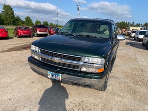 lot 15 image: 2001 Chevrolet Suburban
