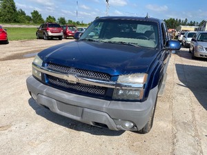 lot 11 image: 2002 Chevrolet Avalanche