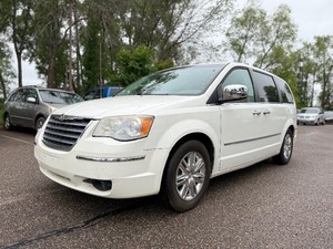 lot 16 image: 2008 CHRYSLER TOWN AND COUNTRY LIMITED  w 86K MILES  (NO RESERVE)