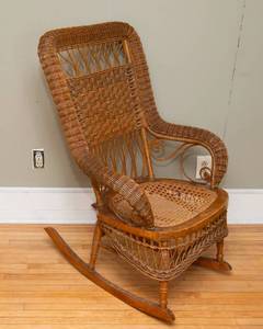 lot 536 image: Beautiful Vintage Wicker Rocking Chair