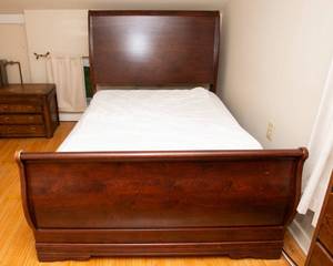 lot 544 image: Full Size Sleigh Bed