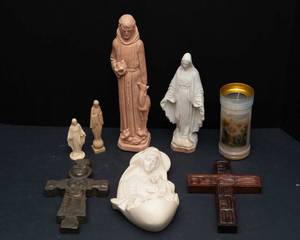 lot 564 image: Religious Figurines