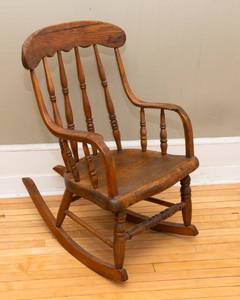 lot 575 image: Small Childrens Rocking Chair