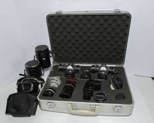 lot 602 image: Vintage Camera Equipment Collection  Honeywell Pentax Spotmatic  Lenses & Accessories