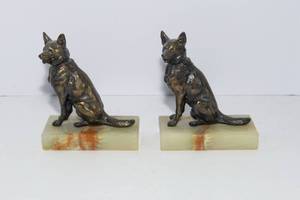 lot 605 image: Set of Two Vintage Dog Bookends  Possible Bronze and Onyx