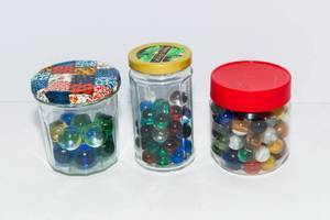lot 629 image: Variety of Marbles  Vintage and Mixed Styles - URANIUM