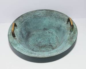 lot 638 image: Resonance Bowl  Watch Water Dance with Vibrations