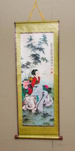 lot 655 image: Beautiful Asian Fabric Scroll