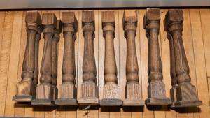 lot 673 image: Set of 16 Oak Rosette Furniture Legs  11.5 Tall