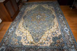 lot 684 image: Couristan Ultramar Imported Oriental Design Rug  100% Wool  79 x 118