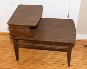 lot 688 image: Mid-Century Laminate End Table  28L x 19W x 22T