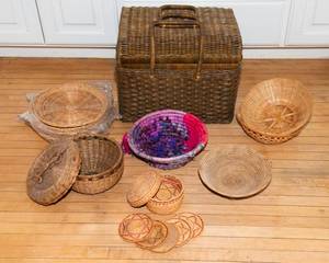 lot 700 image: Variety of Baskets