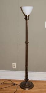 lot 723 image: Vintage Floor Lamp - Not Tested
