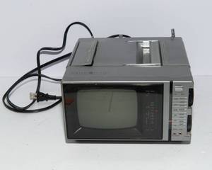 lot 729 image: Vintage General Electric 5XP-5222X 5 Black and White Portable Analog TV with AMFM Radio