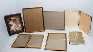lot 731 image: A Collection of Vintage Frames