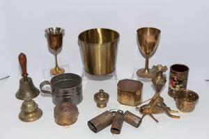 lot 749 image: A Collection of  Brass and Vintage Metal Items