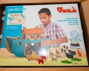 lot 754 image: Voila Wooden Noahs Ark Toy Set - New in Box